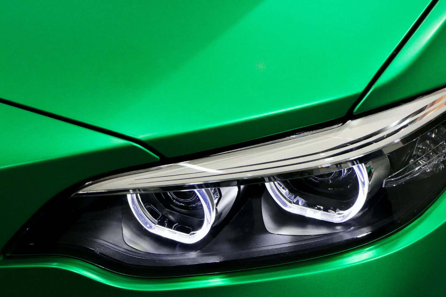 Can you a vinyl wrap a car with dent